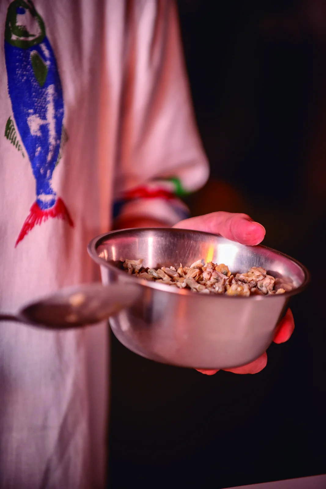 Caldinho de Marisco com Aipim e Farofa Cítrica