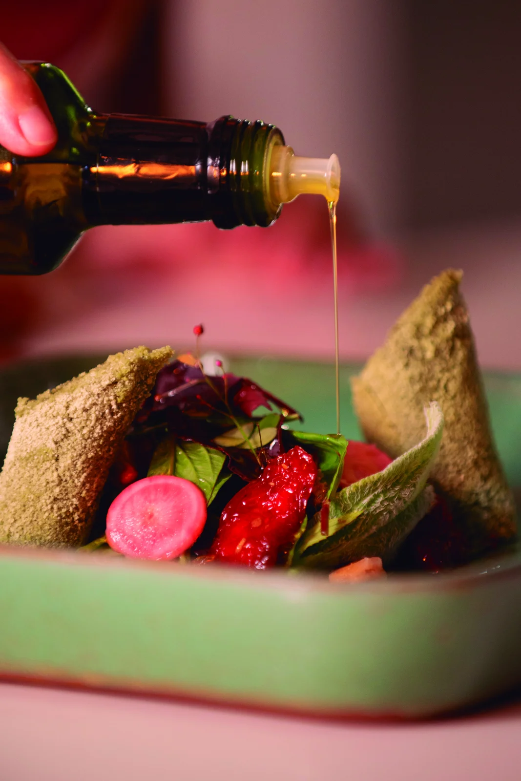 Salada de PANCs e Tapioca de Urtiga